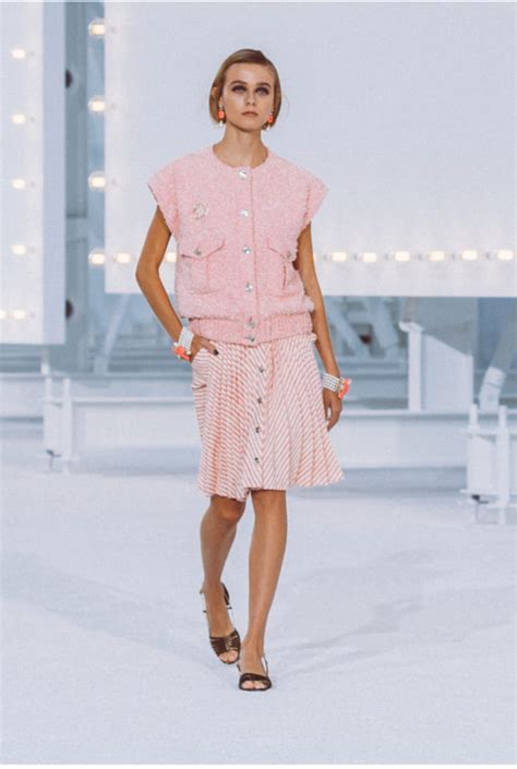 chanel spring/summer 2021 makeup|Chanel dresses 2021.